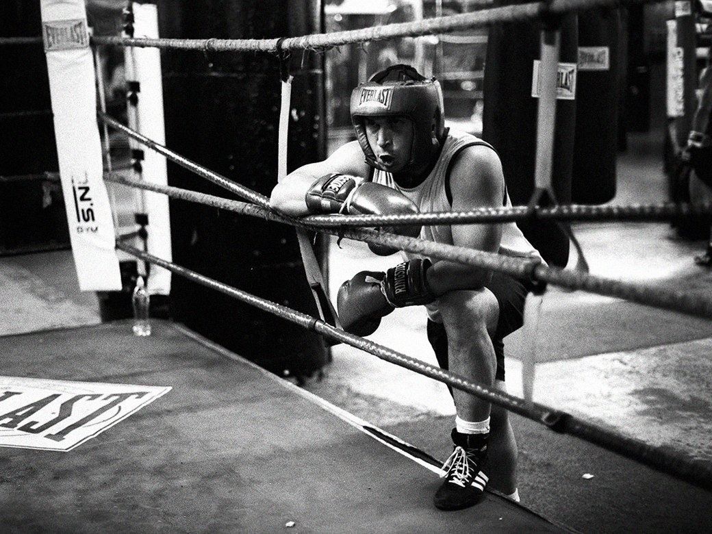 Жалаңаш кеудесі бар сексуалды қыздардың фотосуреттері